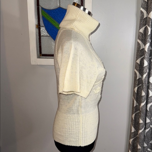Lulumari Floral Embroidered Short Sleeve Turtleneck Sweater SZ Small - Picture 5 of 7